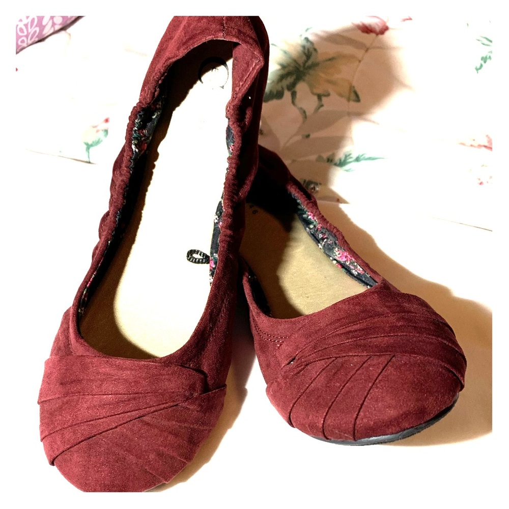 🍁 Burgundy flat/slip on shoes